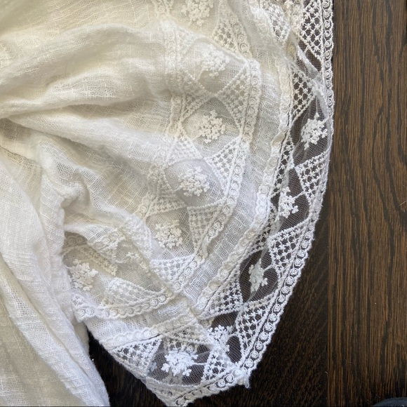 White embroidered cold shoulder tunic - Picture 5 of 6